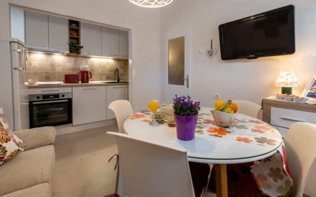 Apartment Ljubav - with parking : A1 Makarska, Riviera Makarska