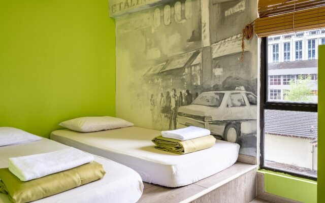 PODs The Backpackers Home & Cafe