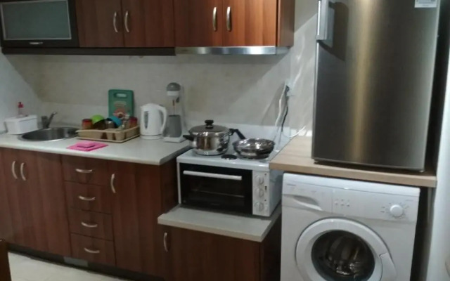 R.A.F. nice studio with garden& parking