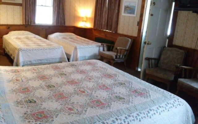 White Trellis Motel