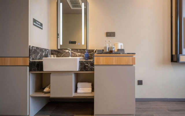 Yake e Home Express Hotel