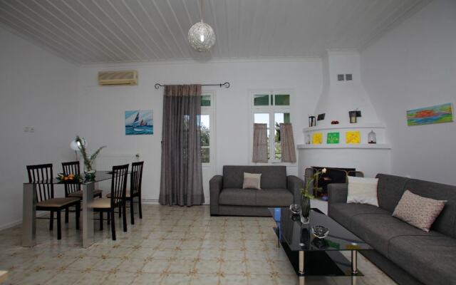 Cherry Cottage in Skopelos
