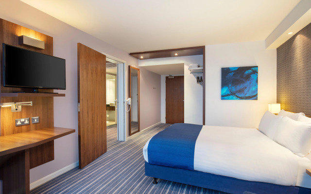 Holiday Inn Express London Heathrow T5, an IHG Hotel