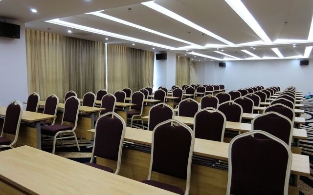 Holiday Villa Hotel & Residence