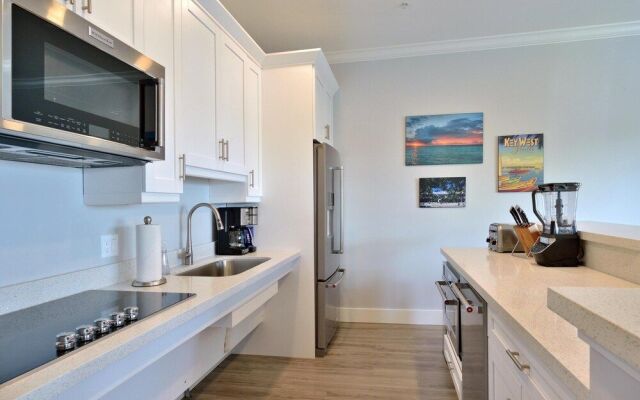Bayview South 801 Eisenhower Dr. #6