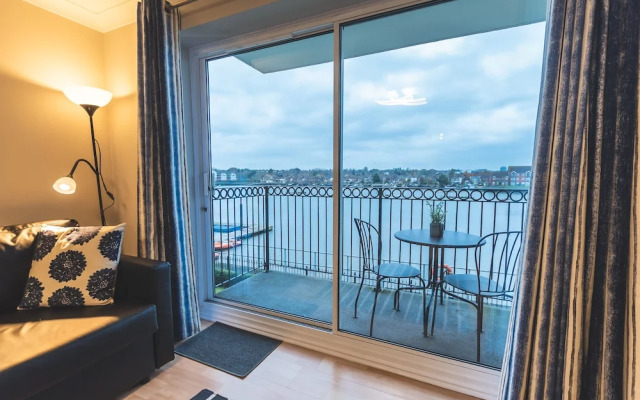 Vespasian Quay - Balcony overlooking the River Itchen - Secure & private parking
