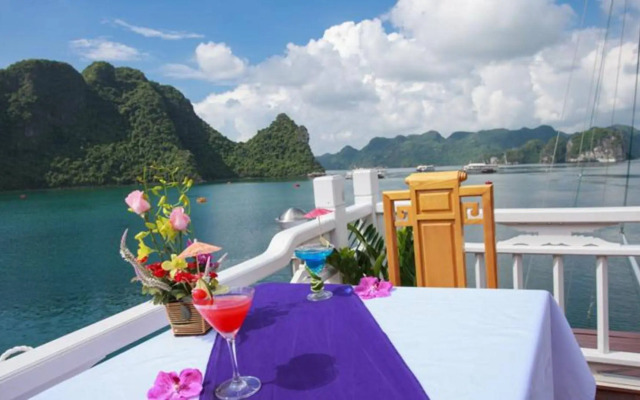 Viola Cruise Halong Bay