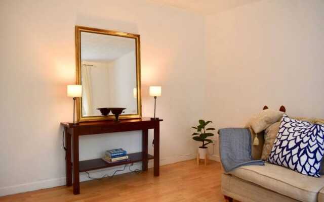 Bright Apartment in Stockbridge, Edinburgh