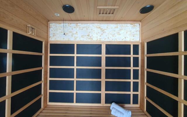 Stunning 1 King bed Cabin in Grays