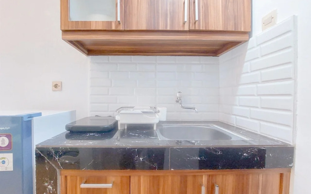 Comfy And Homey Studio At Sky View Apartment