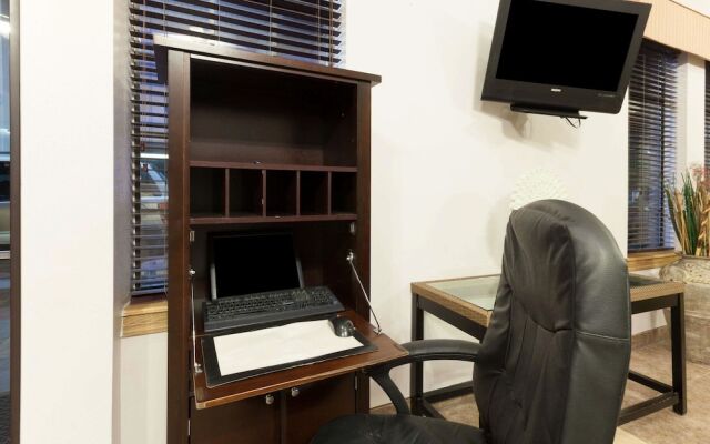 Super 8 Tulsa Downtown East