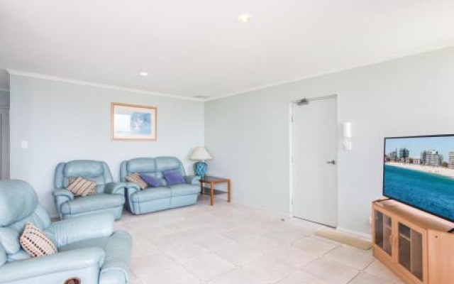 Castillo Del Mar 10 - Lake View Roof Terrace With Spa – Guest Rooms – Tuncurry