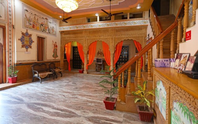 OYO 9933 Hotel Meera Mahal