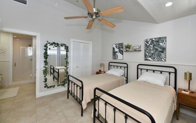 Harbor Villa Club 305