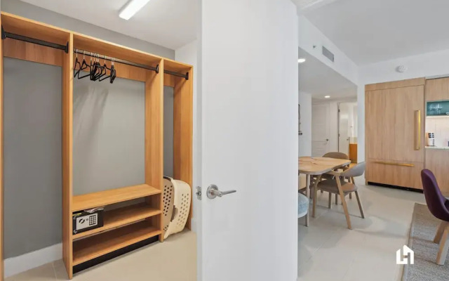 Stylish Apartments with Partial Ocean Views in Downtown