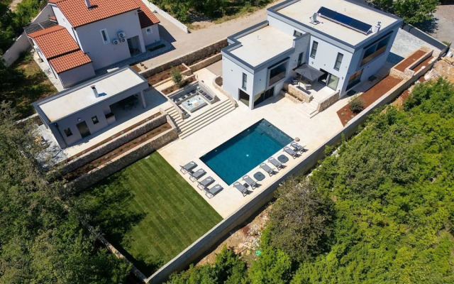Villa Astrum With Heated Pool Jacuzzi and Sauna