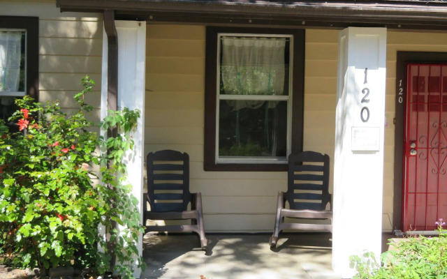 House in the Pines Hostel