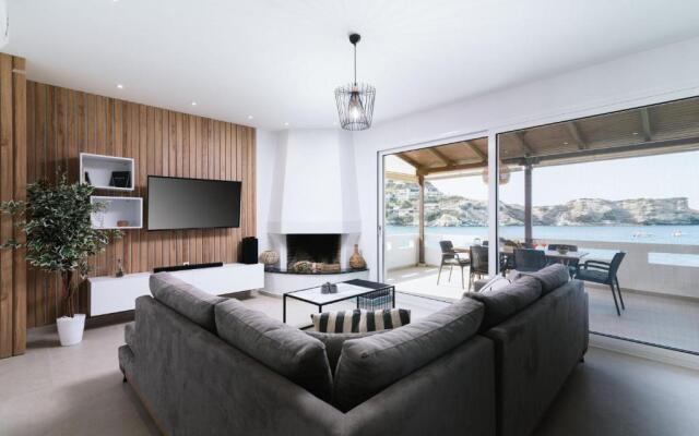 Beach front apartment with swimming pool