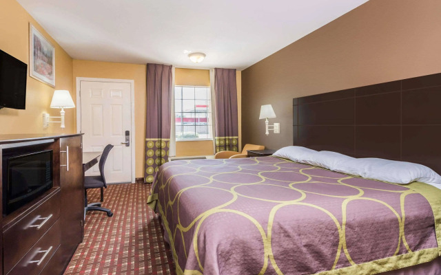Super 8 By Wyndham Lake Charles Northeast