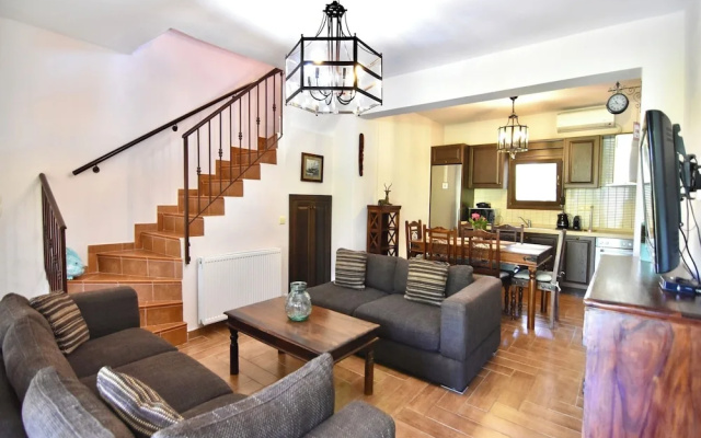 Stylish Maisonette With 3 Bedrooms in Vourvourou, Greece