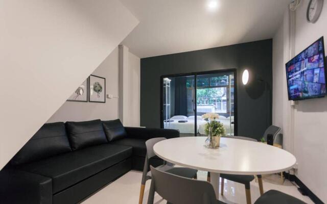 S2 Silom Large room 4-6 guests Full kitchen WIFI