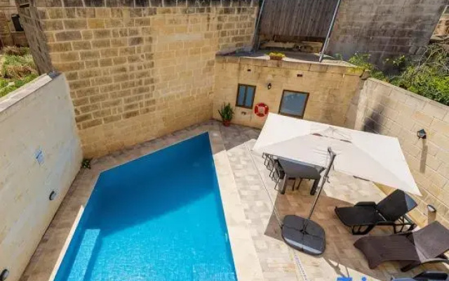 Nadurija - 4 bedrooms (sleeps 8+2 kids) Nadur village