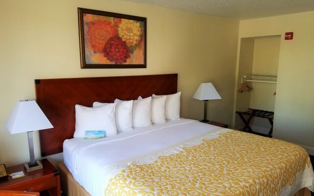 Days Inn & Suites by Wyndham Clermont