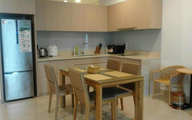 4 Season Apartments