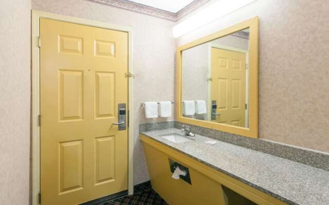 Days Inn by Wyndham Holladay