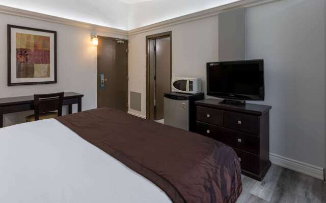 Travelodge by Wyndham Sarnia