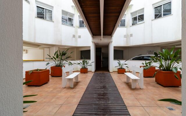 Apto em cond. a beira mar com piscina EAR0401