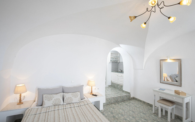 Santorini View Studios-Adults Only