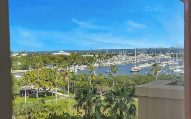 Modern Bay View with Free Parking