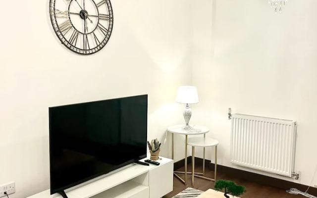 Lovely Flat With Free Parking & Wheelchair Access