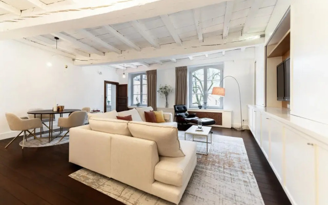 2BR Open Space Apt - City Center Gem