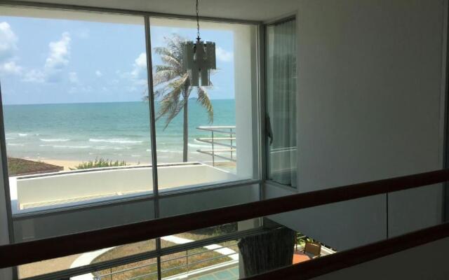 Private Beach Front 5 Bedrooms House