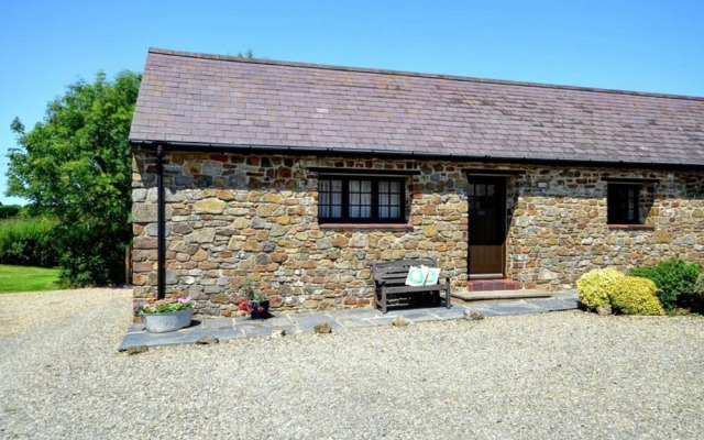 Quaint Holiday Home in Little Haven near Beach