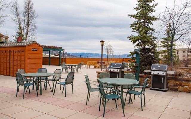 Kutuk Condominiums by RLC