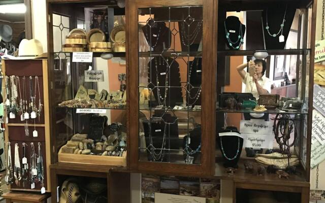 Broken Spur Inn & Steakhouse