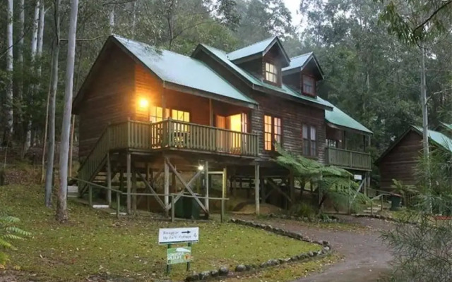 Barrington Wilderness Cedar Lodge Accommodation
