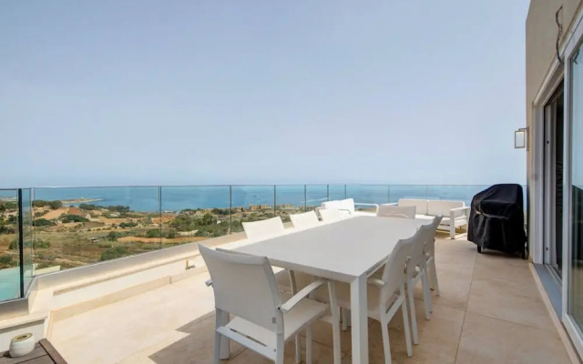 Luxury Penthouse With Private Pool and sea Views, Sleeps 6