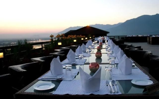 Taj Dal View Srinagar