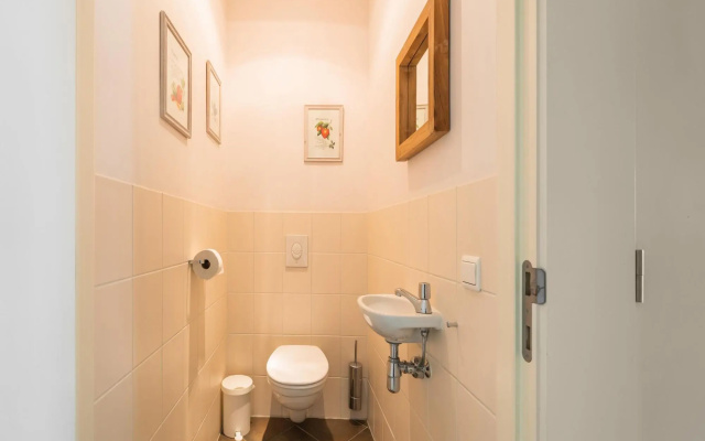 Apartment, located a stone's throw away from the sea.