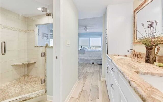 Windjammer 210 - Two Bedroom Condo