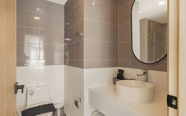 One bedroom Palmetto Condo Karon A512
