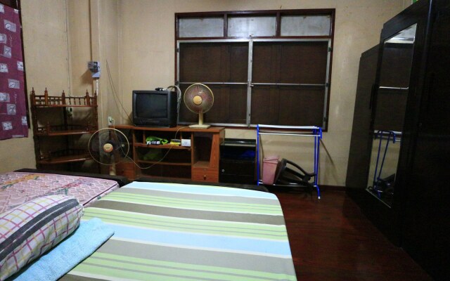 Anurak Guesthouse
