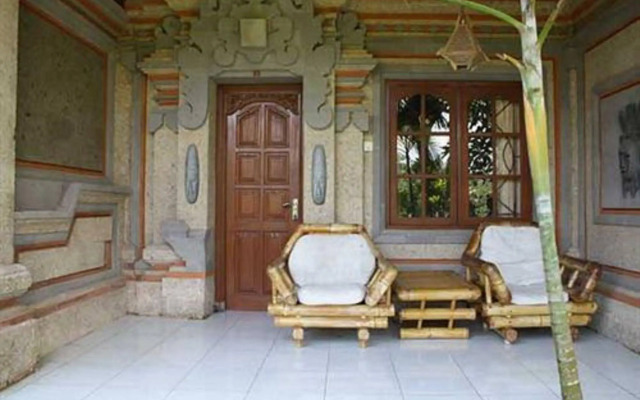 Gustis Garden 2 Guest House