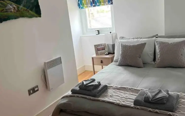 Stylish Studio Flat Near Central London