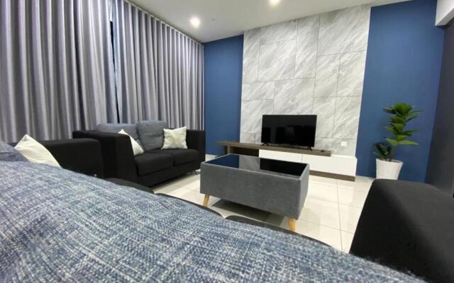 Sunrise Gurney Beautiful Sea or City view Duplex 2BR