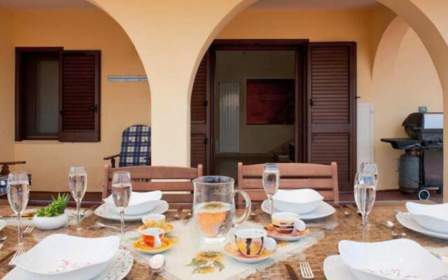 villa with private pool and air conditioning